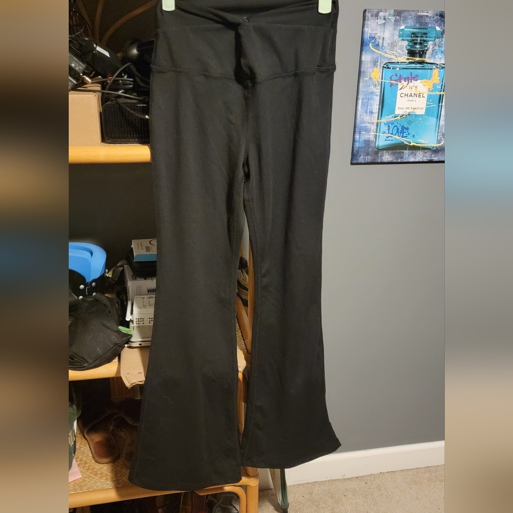 Yogalicious twist-front yoga pants